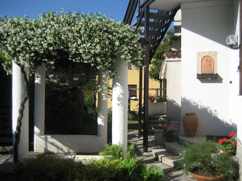 B&B Le Colombine Abbadia Lariana Bed & Breakfast
